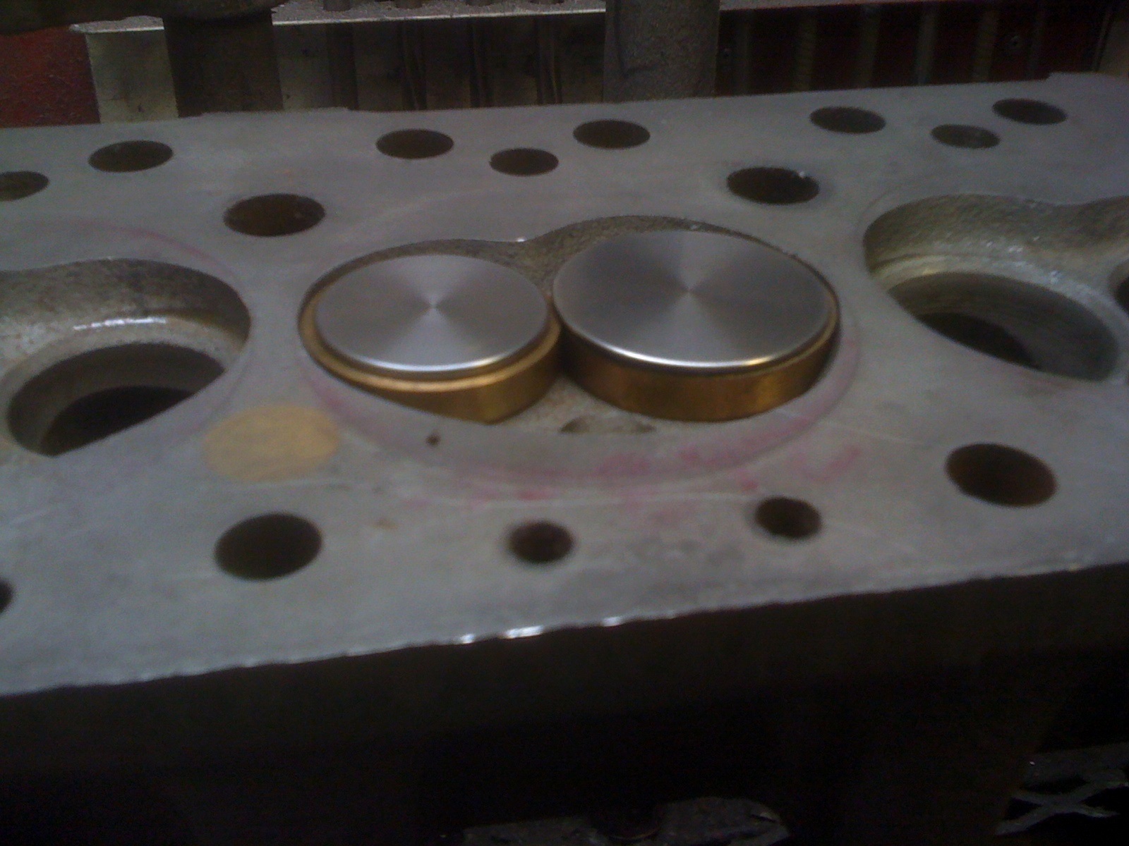 1 Beryllium copper valve seat set loose in chamber