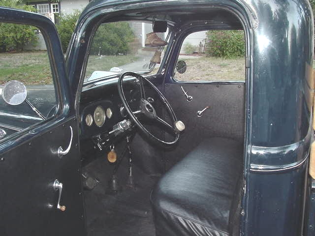 Leo's Ford interior